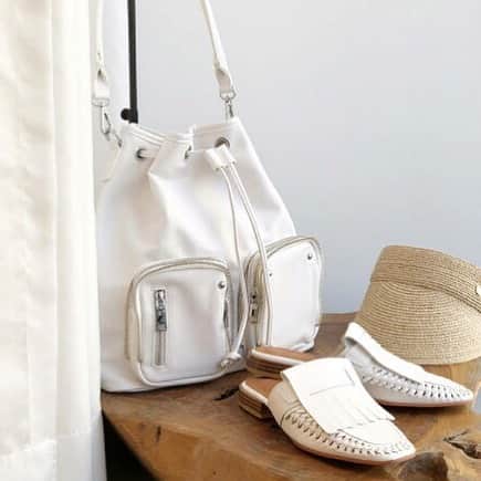 のインスタグラム：「帰省やおでかけに！夏のバッグパック﻿ ・⁠⠀⁠⠀⁠⠀⁠⠀⁠⠀⁠⠀﻿ ━━★ NEW ITEM ★━━⁠⠀⁠⠀⁠⠀⁠⠀⁠⠀⁠⠀﻿ 👜 アレックスツーウェイバックパック﻿ Item no：cl4-90716﻿ ━━━━━━━━━━━━⁠⠀⁠⠀⁠⠀⁠⠀⁠⠀⁠⠀﻿ ・⁠⠀⁠⠀⁠⠀⁠⠀⁠⠀⁠⠀﻿ https://narusya.net/products/detail.php?product_id=8429﻿ ・⁠⠀⁠⠀⁠⠀⁠⠀⁠⠀﻿ PUツーウェイバックパックです。﻿ ハンドルストラップと長さ調節可能なロングストラップの二つがついているので、﻿ トートやショルダー、バックパックとして使用可能です。﻿ フロントファスナーポケットをポイントにシックな雰囲気の利用率が高いウーマンバックパックです。﻿ ・⁠⠀⁠⠀⁠⠀⁠⠀⁠⠀﻿ #リュック #バックパック #夏バッグ #夏コーデ⁠⠀⁠⠀﻿ #プチプラコーデ #大人コーデ #ママコーデ⁠⠀⁠⠀⁠⠀⁠⠀⁠⠀﻿ #今日のコーデ #ナルシャ #narusya⁠⠀」