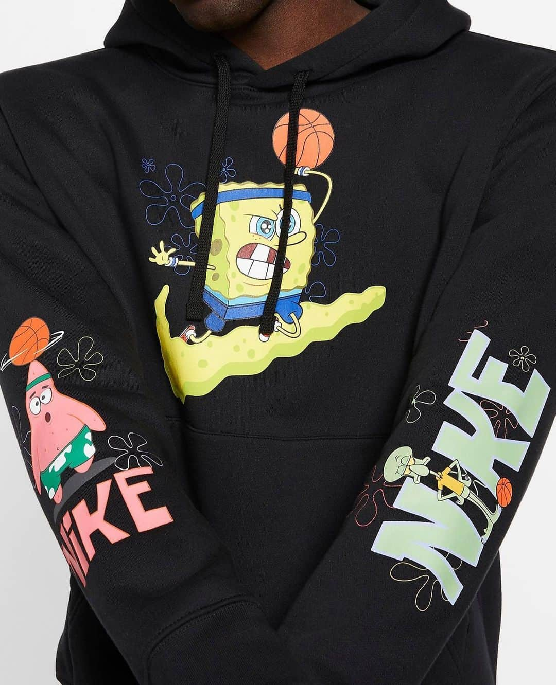 HYPEBEASTさんのインスタグラム写真 - (HYPEBEASTInstagram)「@hypebeaststyle: Here the first look at The Spongebob Squarepants x @Nike @kyrieirving wearables collection. Though Nike hasn’t introduced the entire offering just yet, a few items have trickled out a little early. Take a closer look at several items, including kids’ goods, on Nike’s site and expect the entire range to hit the website shortly.⁠⠀ Photo: Nike」8月3日 9時02分 - hypebeast