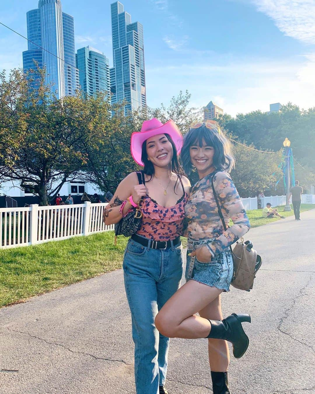 Jenn Imさんのインスタグラム写真 - (Jenn ImInstagram)「lolla with my fave lady @soothingsista ♥️ #wildlavender」8月3日 9時15分 - imjennim