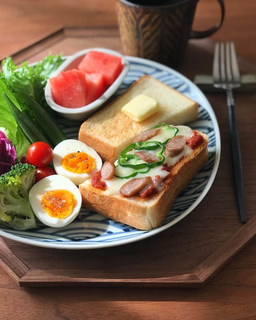kokochiyoiさんのインスタグラム写真 - (kokochiyoiInstagram)「2019/08/03 土曜日の#朝ごパン。 トーストを半分に切って、 #ピザトースト と #バタートースト に。 欲張りました♡ ✳︎ ✳︎ ✳︎ 今日の#ワンプレート皿 は、 大好きな#福右衛門窯。 洋風にも使える 魅力的な大皿です！」8月3日 9時25分 - kokochiyoi