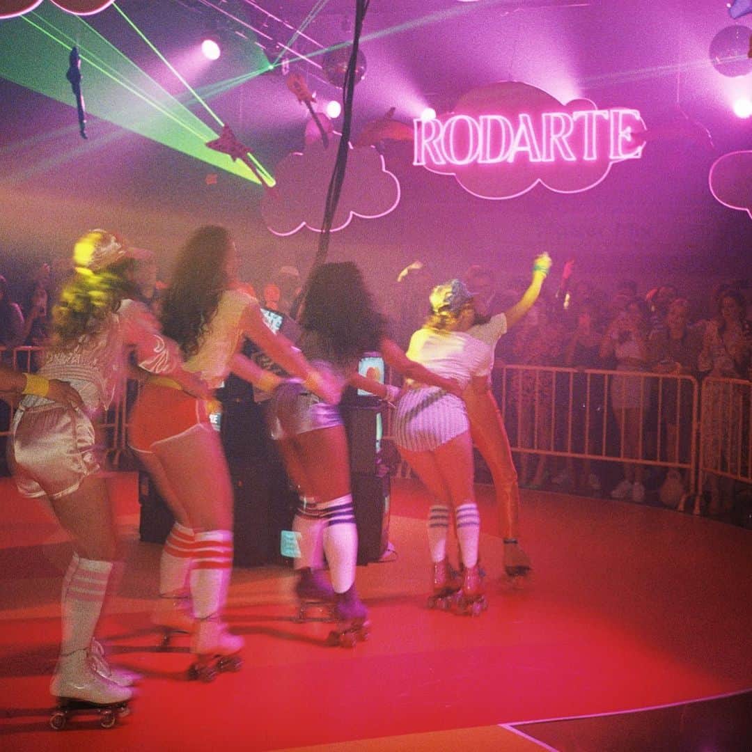 Flaunt Magazineさんのインスタグラム写真 - (Flaunt MagazineInstagram)「RODARTE x MADE  Last night we were granted with a true #throwbackthursday as we got a sneak peak at the 80’s inspired capsule collection by @rodarte and @made with graphics by Mari Eastman. The collection can be purchased  exclusively @fredsegal, and when you go: be sure to check out the Block Chain, a new way to see where and how your garment was made provided by @mastercard !  Photographed by @larryarm  Tune in to Flaunt.com to see exclusive images and a recap of the night’s festivities」8月3日 10時16分 - flauntmagazine