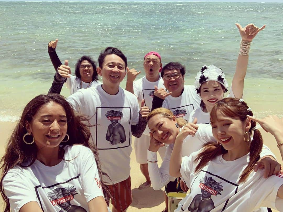 丸山桂里奈さんのインスタグラム写真 - (丸山桂里奈Instagram)「有吉くんの夏休みで、ハワイに来ていました🌴とてつもなく楽しい時間、空間でもはや私の足裏から頭の先までわざわざ溶け出しあたたかさに包まれました🏄‍♂️ 有吉さんはじめ、共演者さま、そしてスタッフのみなさま、たくさんたくさんお世話になりありがとうございました🙆‍♀️🌴素敵すぎる一生の宝物になりました💠 このまま帰りたくないという衝動にかられています🥺🥺🥺 さ、残りの時間楽しみに噛み締めます。 ちなみにOAはフジテレビで、9月7日(土)21時から23時10分です😊👍🌈ぜひご覧くださいませ〜  #有吉くんの夏休み2019密着77時間 #inハワイ #幸せ #時間よ止まれ #みなさまありがとうございました #日本に帰ります #いい意味で #インスタバエ」8月3日 10時39分 - karinamaruyama