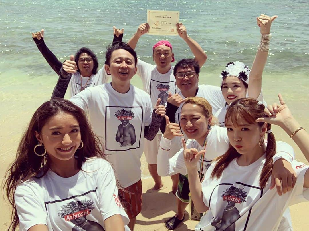 丸山桂里奈さんのインスタグラム写真 - (丸山桂里奈Instagram)「有吉くんの夏休みで、ハワイに来ていました🌴とてつもなく楽しい時間、空間でもはや私の足裏から頭の先までわざわざ溶け出しあたたかさに包まれました🏄‍♂️ 有吉さんはじめ、共演者さま、そしてスタッフのみなさま、たくさんたくさんお世話になりありがとうございました🙆‍♀️🌴素敵すぎる一生の宝物になりました💠 このまま帰りたくないという衝動にかられています🥺🥺🥺 さ、残りの時間楽しみに噛み締めます。 ちなみにOAはフジテレビで、9月7日(土)21時から23時10分です😊👍🌈ぜひご覧くださいませ〜  #有吉くんの夏休み2019密着77時間 #inハワイ #幸せ #時間よ止まれ #みなさまありがとうございました #日本に帰ります #いい意味で #インスタバエ」8月3日 10時39分 - karinamaruyama