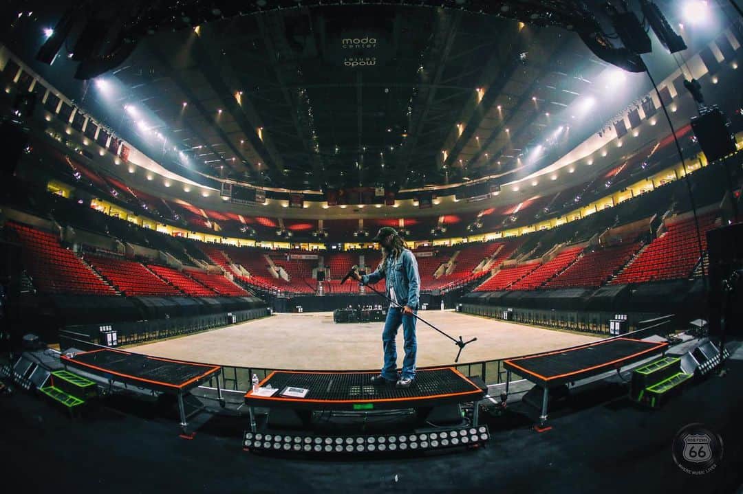 のインスタグラム：「Today's soundcheck in Portland! Tonight is gonna be crazy. #robzombie #portlandoregon #robfennphotography」