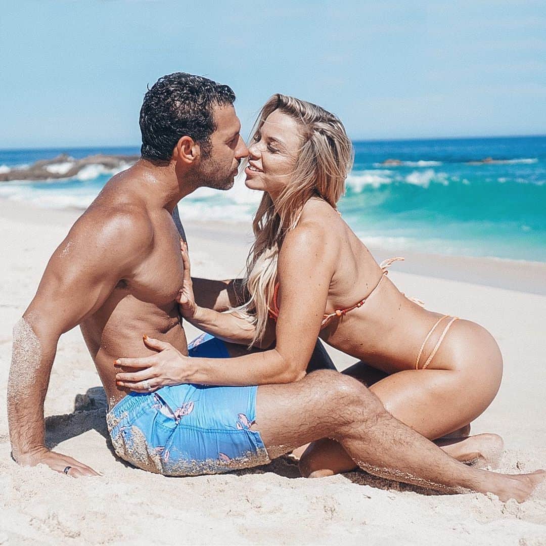 Lauren Drain Kaganさんのインスタグラム写真 - (Lauren Drain KaganInstagram)「Double tap for Whelp we made it! Our 6 year wedding anniversary... ❤️❤️ May our ups always outshine any downs. May our adventures continue to be spontaneous and exciting! May we continue to make eachother laugh until it hurts. May we strive to protect our future little babe. May we continue to try our hardest and remain the best of friends always. May you continue to love my form of crazy. 😝 Swipe to see how to make babies... 🙈😝 @theiobot」8月3日 11時00分 - laurendrainfit