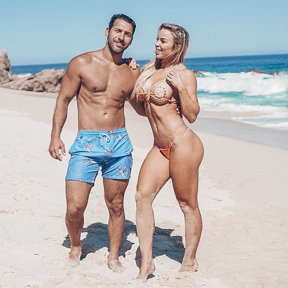 Lauren Drain Kaganさんのインスタグラム写真 - (Lauren Drain KaganInstagram)「Double tap for Whelp we made it! Our 6 year wedding anniversary... ❤️❤️ May our ups always outshine any downs. May our adventures continue to be spontaneous and exciting! May we continue to make eachother laugh until it hurts. May we strive to protect our future little babe. May we continue to try our hardest and remain the best of friends always. May you continue to love my form of crazy. 😝 Swipe to see how to make babies... 🙈😝 @theiobot」8月3日 11時00分 - laurendrainfit