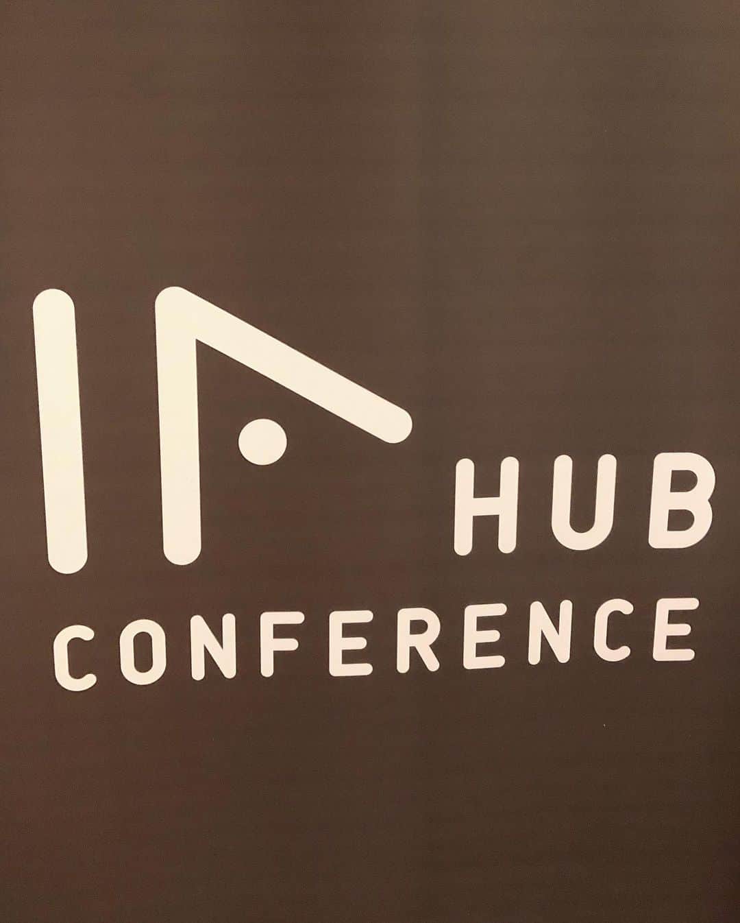 江連裕子さんのインスタグラム写真 - (江連裕子Instagram)「. IA hub Innovation Alliance Hub Conferenceで 司会を担当させて頂きました🎤 素晴らしいスピーカーの方々のお話、 今、話題のベンチャー企業のピッチなど とても興味深いカンファレンスでした。 . IA hub Innovation Alliance Hubは、スタートアップと大手事業会社とのマッチングのハブとなり、両者のアライアンスを促進することを目的としたプロジェクトです。 . 独立系ベンチャーキャピタルであるSpiral Ventures Japanと独立系M&AアドバイザリーファームであるGCA傘下で特にスタートアップの資金調達・M&Aアドバイザリーを専門に提供するGCA TECHNOVATIONが主導し、両者の知見とネットワークを融合することで国内を代表するイノベーションプラットフォームとなることを目指しています。 . プログラム内容 12:45開場・受付開始  13:15オープニング・ご挨拶  13:30大企業とスタートアップの連携 スピーカー：佐々木 啓介（経済産業省 大臣官房参事官（商務・サービスグループ担当）） 13:45デジタルトランスフォーメーションと経営 スピーカー：平野 正雄（Spiral Ventures Japan 会長） 14:05スタートアップ企業へのM&A動向及びGCAテクノベーションのご紹介 スピーカー：久保田 朋彦（GCAテクノベーション株式会社 代表取締役） 14:25スタートアップ企業買収により実現する大手事業会社のイノベーション スピーカー：魚谷 雅彦（株式会社資生堂 代表取締役社長兼CEO） 原田 泳幸（GCA株式会社 シニア・アドバイザー） 15:25オープンイノベーションにおけるVCの役割及びSpiral Venturesのご紹介 スピーカー：奥野 友和（Spiral Ventures Japan 代表パートナー） 15:45オープンイノベーション担当者の実務 スピーカー：葛西 裕之（伊藤忠商事株式会社 食料経営企画部 次世代バリューチェーン推進室 オープンイノベーション統括責任者）  河合 秀治（セイノーホールディングス株式会社 オープンイノベーション 推進室室長） 16:30スタートアップが大型IPOを実現するためのポイント スピーカー：金子 好久（大和証券株式会社 常務取締役） 永見 世央（ラクスル株式会社 取締役CFO） 17:30注目スタートアップ7社のピッチ ・株式会社A.L.I. Technologies ・Spiber株式会社 ・ナーブ株式会社 ・株式会社フューチャースタンダード ・株式会社POL ・株式会社Liquid ・AlpacaJapan株式会社 18:45懇親会 20:00クロージング . #IAhub #ベンチャー企業 #vc #ベンチャー キャピタル #カンファレンス #カンファレンス司会 #江連裕子 #iahub #ピッチ #スピーカー」8月3日 11時04分 - yuko_ezure