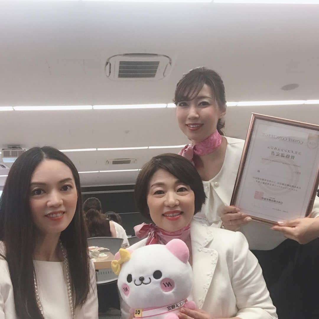 小西さやかさんのインスタグラム写真 - (小西さやかInstagram)「名古屋のコスメコンシェルジュ資格講習会のために、昨日から名古屋入りしてます。 昨日は名古屋でセミナー開催のためにアレルギーや皮膚炎の第一人者であり大学教授の先生にご講演をお願いしにいき、ご承諾いただけました。私自身が今からそのセミナーが聞きたくて待てないくらい嬉しいです。 . そして今日は講習会。身重なので、長時間立っていたり話すのが大変でしたが、皆様にお会いできて嬉しかったです。 . 正しい知識を伝えていく思いに共感したと言ってくださる方もいて大変励みになりました。 . 名古屋は支部長関先生 @hirokoseki326 、副支部長の原田先生  @nagoya.cosmetic.college が本当にしっかりしてくださっていて、準備や片付けなど、段取りも完璧でありがたいです。いつもありがとうございます！ . と、真面目なことばかり言ってますが、ミーハー心で名古屋で有名な支留比亜というカフェでモーニング。 名古屋を堪能できて嬉しい(^^) . #日本化粧品検定1級 #学習 #美容セミナー #化粧品検定 #リップ #化粧品成分 #紹介動画 #ココちゃん#美容 #美容好きさんと繋がりたい  #日本化粧品検定協会　#日本化粧品検定　#コスメコンシェルジュ　#コスメ検定  #小西さやか　#美容家　#美容ジャーナリスト #コスメコンシェルジュ #名古屋カフェ #カフェ巡り #美容本 #美容本大好き」8月3日 22時04分 - cosmeconcierge