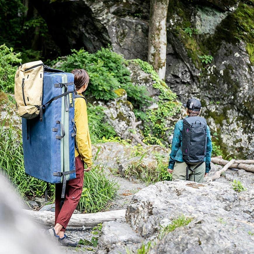 マウンテンハードウェア公式さんのインスタグラム写真 - (マウンテンハードウェア公式Instagram)「Outdoor Bouldering with Mountain Hardwear  自然には、たくさんの岩と 多くの課題が待っている。  外岩に出掛けてみよう。  ジムとは違った楽しみや 厳しさを堪能できるはず。  外岩ボルダリングに出掛けるには @mountainhardwear.jp 公式サイトをチェック  climber @tukapon_41x」8月3日 20時29分 - mountainhardwear.jp