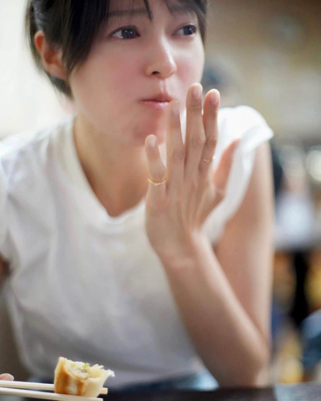 小林涼子さんのインスタグラム写真 - (小林涼子Instagram)「. はっふっ はっふっ 食べたくなるでしょう？ 🥟 ✈️東京で中国🇨🇳 #美味しい  #ごはん #中華 #餃子 #世界のごはん #世界のグルメ #グルメ世界一周 #トコ旅 #ダイエットは明日から #美容 #beauty #food #eat #worldfood  #tokyo #tokyofoodtransit #tokyofoodtrip  #happy  #먹스타그램 #식사  #吃 #很好」8月3日 20時30分 - ryoko_kobayashi_ryoko
