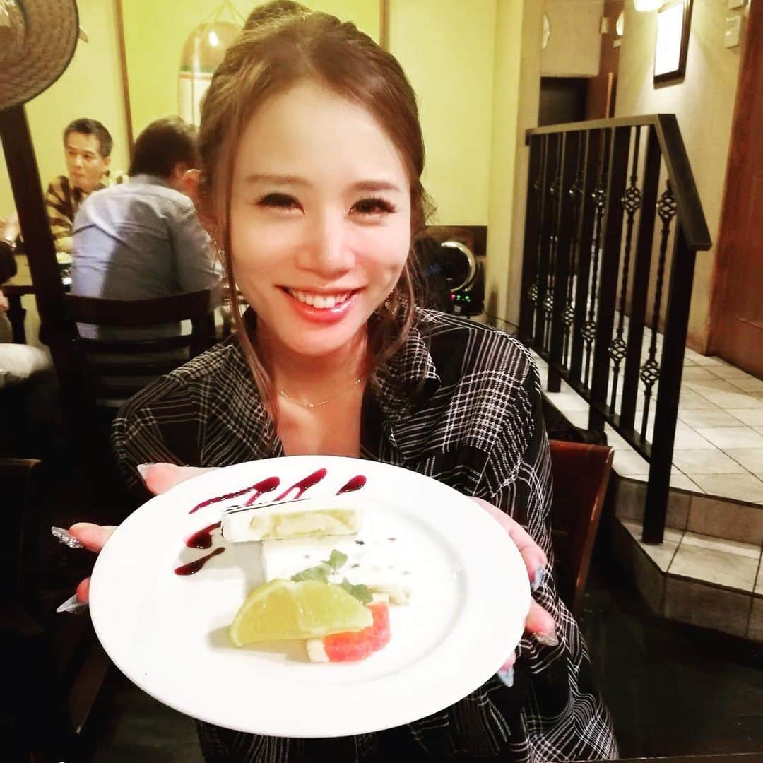 鈴木涼美さんのインスタグラム写真 - (鈴木涼美Instagram)「Cassata Siciliana. I need to keep smiling. #italianrestaurant #shibuya #鈴木涼美 #centoanni」8月3日 20時32分 - suzumisuzuki