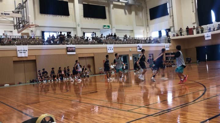 青木康平のインスタグラム：「沖縄製粉カップに参加しています。  中体連が終わったばかりで、クラブチームとしては全く練習出来ていないですが、本当に彼らの成長を感じています。 今日は本当に頑張っていました。  あとは僕自身の課題である、チームの成長をとるか、個人の成長をとるか。  まだ僕には両方出来る器はない。 悔しいですが、まだ僕は実力がない。  僕も子供たちの頑張りに負けないように、成長出来るように頑張ります🙇🙇🙇 #watchandc#watchandcacademy#U-15#clubteam#沖縄製粉カップ」