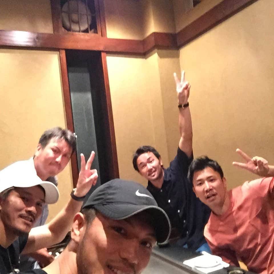 村田諒太さんのインスタグラム写真 - (村田諒太Instagram)「大嶋剣心が勝ってくれたので、みんなでお祝い 感動した 拓磨もおめでとう  #ボクシング #後楽園ホール #帝拳 #勝利」8月3日 20時47分 - ryota_murata_official