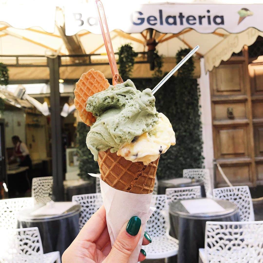 梅谷安里さんのインスタグラム写真 - (梅谷安里Instagram)「本場のgelato🍦😝❤️ 濃厚で美味しすぎる😝😝😝 ・ ・ #gelato#gelateria#roma #Italy#italia#🇮🇹#あん旅 #ジェラート」8月3日 20時48分 - anriworld