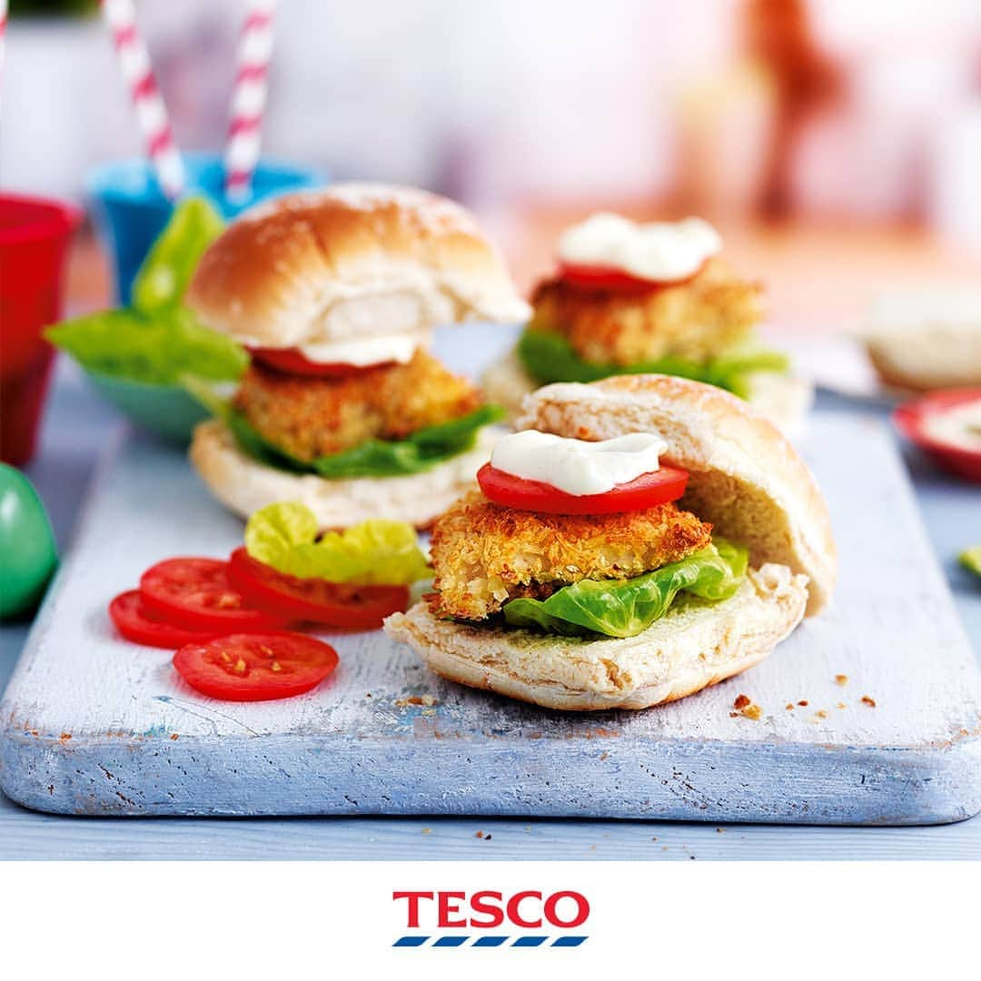 Tesco Food Officialさんのインスタグラム写真 - (Tesco Food OfficialInstagram)「You can leave dinner to the kids tonight with these light and easy baked fish burgers. With just a few simple ingredients (and okay a little adult supervision) it’s a family-friendly summer treat.  Ingredients 4 frozen cod fillets, defrosted 3 tbsp plain flour 1 egg 75g panko breadcrumbs sunflower oil spray 1 Little Gem lettuce, leaves separated 1 tomato, sliced 2 tbsp light mayonnaise 4 soft white rolls, cut in half  Method Preheat the oven to gas 6, 200°C, fan 180°C. Trim the thinner ends of any longer fish fillets to make a thick square shape for each fish burger. Set aside. Put the flour on one plate and season with freshly ground black pepper. Whisk the egg and pour into a bowl. Put the breadcrumbs on a second plate. First, coat the fish pieces in the flour, then dip both sides in the beaten egg (always wash your hands after handling raw eggs), then finally coat in the breadcrumbs. If you have 3 willing little helpers, you can give them each their own station! Lightly spray a baking tray and both sides of each fish fillet with the oil spray. Put them on the tray and bake in the oven for 15-20 mins, until the fish is cooked through and the breadcrumbs are golden. Divide the lettuce leaves evenly between the rolls, then load a fish burger into each. Add the tomato slices, spoon over a dollop of mayonnaise and top with the lids of the rolls. Tip: Use the cod trimmings to make tasty fish goujons – just follow from step 3.」8月3日 21時04分 - tescofood