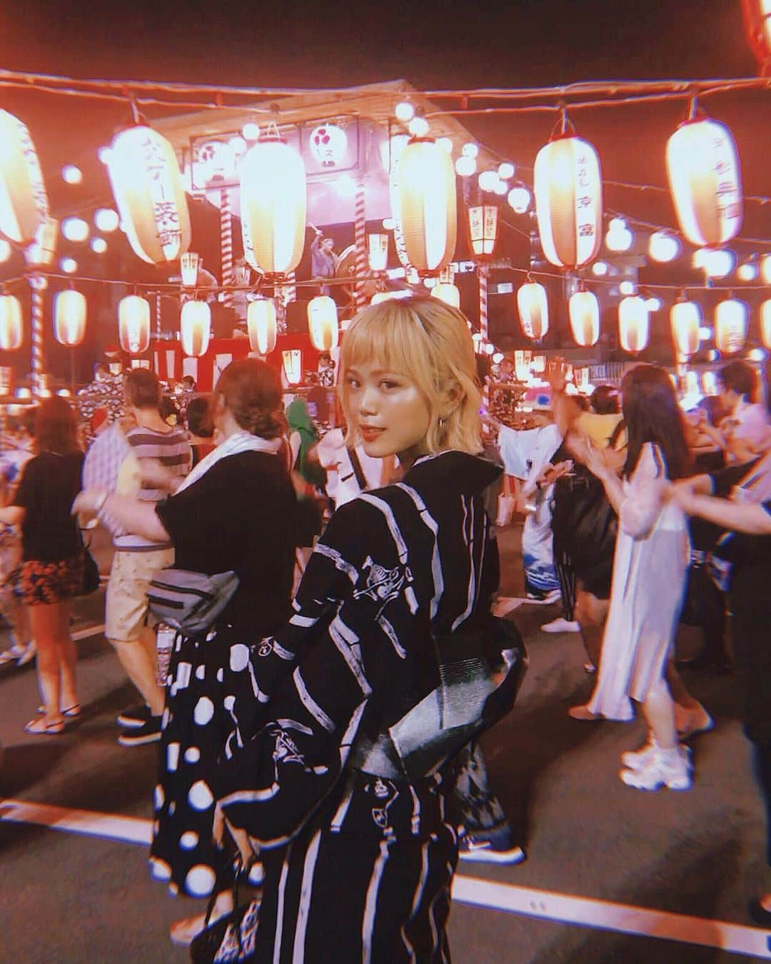 ハナエさんのインスタグラム写真 - (ハナエInstagram)「踊るわたしを見ておれ ﻿ ﻿ ﻿ ﻿ #hanazonoshrine #bondance #shinjuku #tokyo #yukata #yukatagirl #japanesegirl #盆踊り #花園神社 #花園神社盆踊り #新宿 #浴衣 #浴衣女子 #夏祭り #HANAE #ハナエ」8月3日 21時20分 - hanae_0227