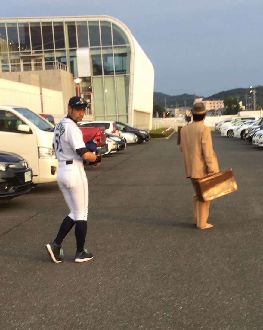 ニッチロー'さんのインスタグラム写真 - (ニッチロー'Instagram)「ボートレース桐生さんでのステージ前。  寅さんとイチロー選手を撮影する松田聖子さん。  #寅さん #ゴジーラ久山 さん #松田聖子 さん #まねだ聖子 さん #二人はご夫婦 #ボートレース桐生」8月3日 21時15分 - nicchiro5.1