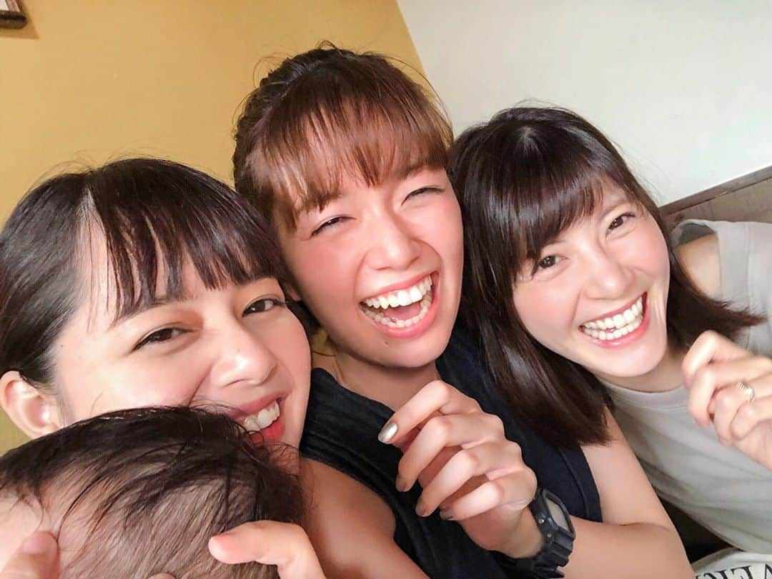 岸本セシルさんのインスタグラム写真 - (岸本セシルInstagram)「この間、久しぶりに会えたよ〜！ 娘を可愛がってくれて、子供達のふれあいにキュンとして幸せな時間でした😊✨💕 また次会うときは、娘も成長して遊べるようになってるのかな🤔💭🌈楽しみ〜！ #お久しぶりのしーちゃんあーりー #佐藤姉妹 #癒し時間」8月3日 21時17分 - cecil_lu