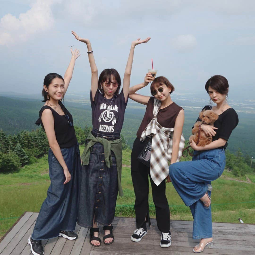 竹中夏海さんのインスタグラム写真 - (竹中夏海Instagram)「#清里フィールドバレエ を観に山梨県へ行ってきました🌳🌲🏰🌳🌲 もちゃんの地元にして、 もちゃん自身も昔は出演してた舞台🦢🦢 ・ 森の中の野外ステージで日本屈指のプリンシパルたちの公演が観られるなんてほんと夢みたい。 ・ 今年で30年目と歴史もあって、 正直もっともっと知られててもいいと思うぞ……？ ・ 踊りだけのステージがまだまだ馴染みのない日本人に とって清里フィールドバレエは橋渡し的存在に ぜったいなると思うんだけどなぁ🥺🥺 #萌木の村 #清里 #スペシャルガラ #トンボ #スーパーボランティア #尾畠春夫さん状態」8月3日 21時24分 - tknkntm