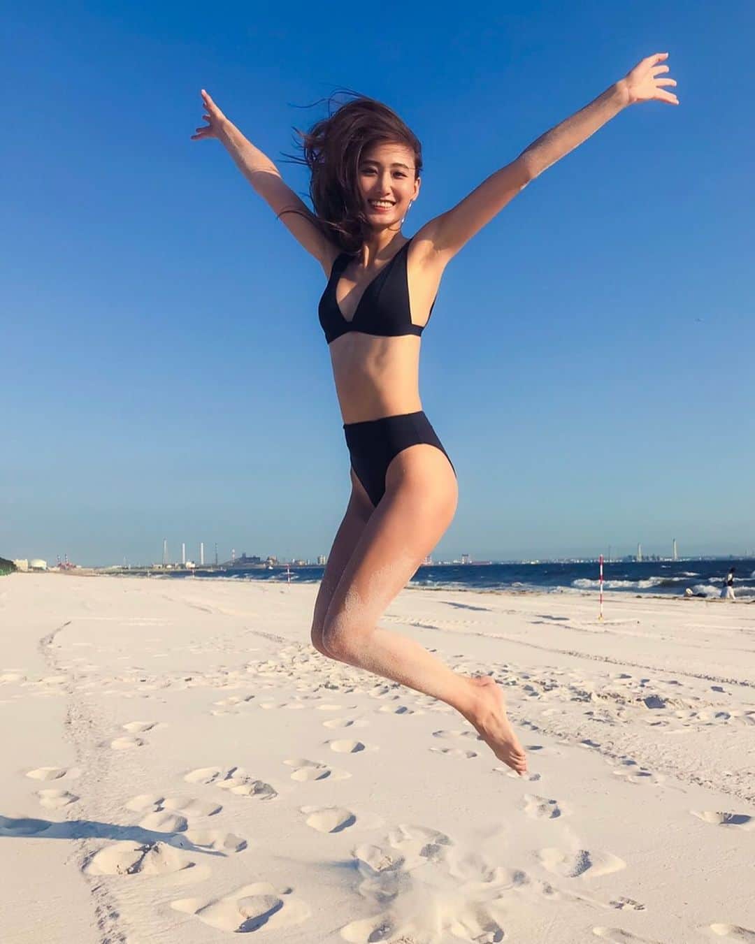白雪のインスタグラム：「SUMMERRRRRRRR😝🌺☀️」