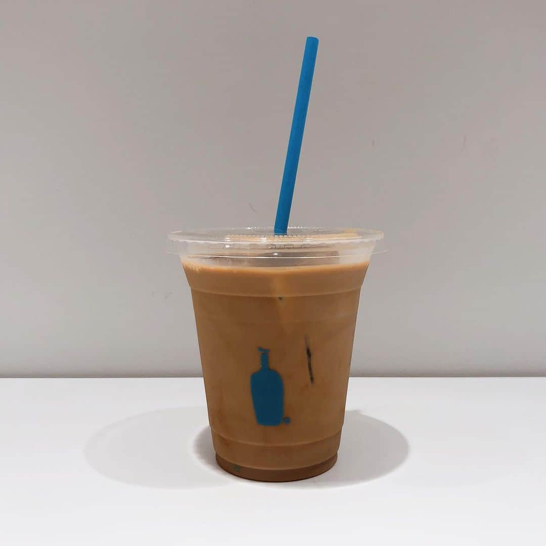 松井玲奈さんのインスタグラム写真 - (松井玲奈Instagram)「ある日に飲んだブルーボトルさん カフェラテを飲む日々 甘くないなら1日1杯はいいよねって だってコーヒーと牛乳だから #ブルーボトルコーヒー  #カフェラテ」8月3日 21時33分 - renamatui27