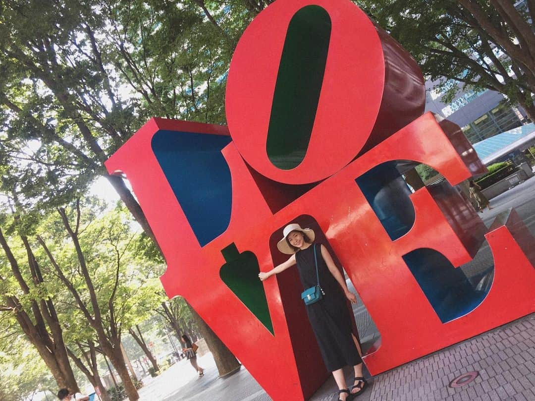 上妻未来さんのインスタグラム写真 - (上妻未来Instagram)「LOVE❤️ . . . #初めてきた #有名なスポット #新宿 #新宿love #インスタ映えスポット #love #❤️」8月3日 21時41分 - kozuma.m