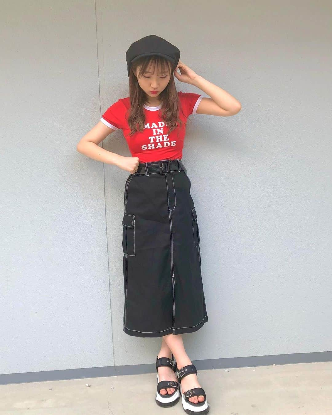 星野麻里愛さんのインスタグラム写真 - (星野麻里愛Instagram)「🍓wego staff style🍓  ロゴリンガーT ¥2990+税  詳細はプロフィールの URLをみてね！  #wego #wego大須店 #リンガーtシャツ #キャスケット #ロングスカート #タイトロングスカート #赤コーデ #黒赤コーデ#まりあコーデ」8月3日 21時55分 - maria.pink28