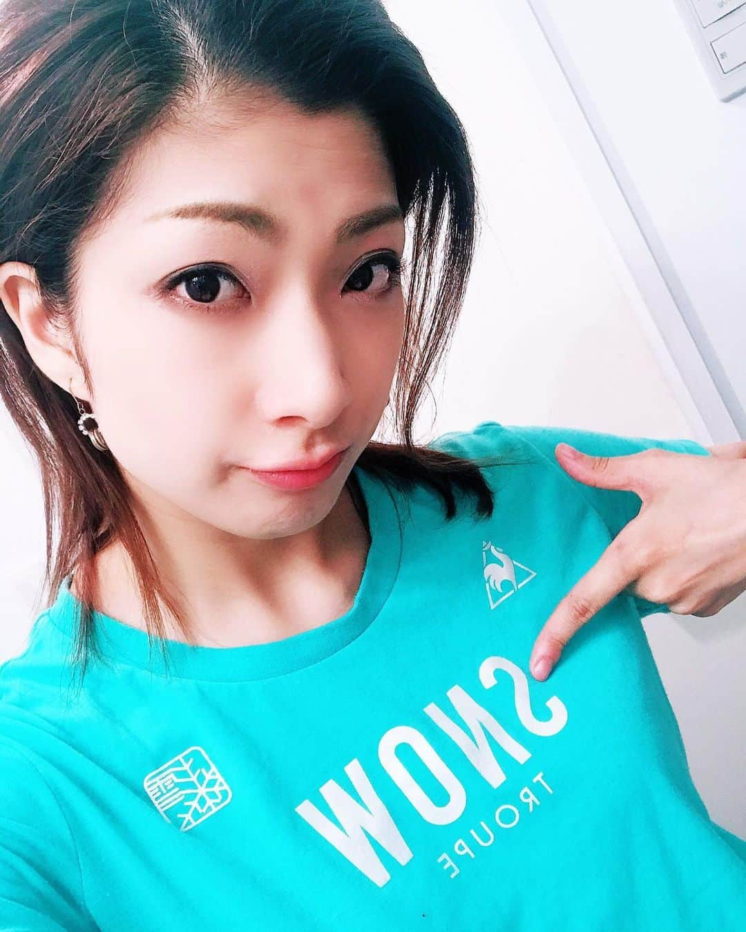 花瑛ちほさんのインスタグラム写真 - (花瑛ちほInstagram)「今日のトレーニングTシャツは雪組T♡  こないだも着ていったら、トレーナーさんが時間掛けて背中の名前探してくれました笑  早く雪組観たいーーーーー！！ #宝塚 #雪組 #緑 #100周年 #絆」8月3日 21時51分 - eichan1117