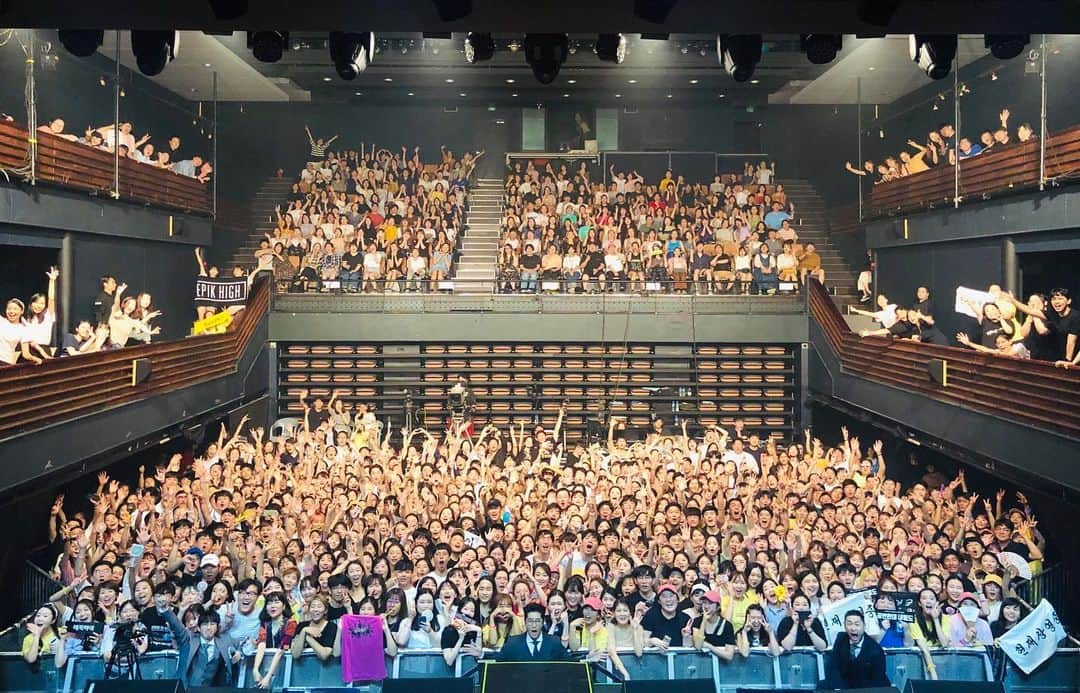 TABLO さんのインスタグラム写真 - (TABLO Instagram)「에픽하이 소극장 콘서트 현재상영중 2019 2회 가족사진!!! - #토요일BAAAAM #안돼 #혜리의분노 #에픽하이콘서트 #현재상영중2019 #에픽하이 #EPIKHIGH」8月3日 21時52分 - blobyblo