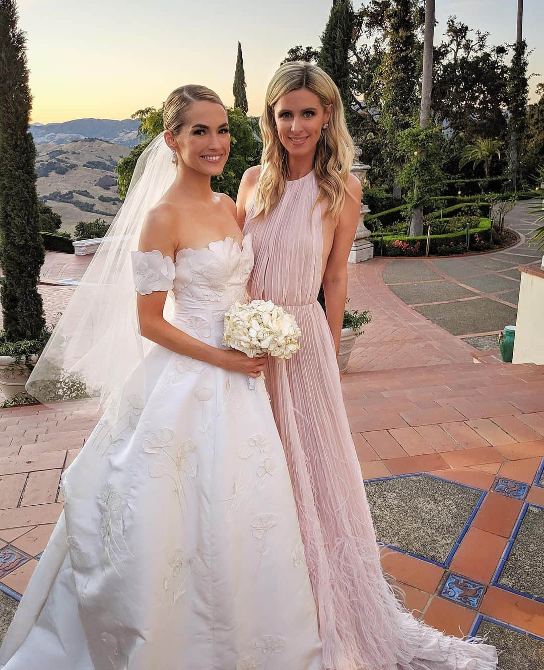 ニッキー・ヒルトンさんのインスタグラム写真 - (ニッキー・ヒルトンInstagram)「The most beautiful bride 👰 @amandahearst」8月3日 13時11分 - nickyhilton