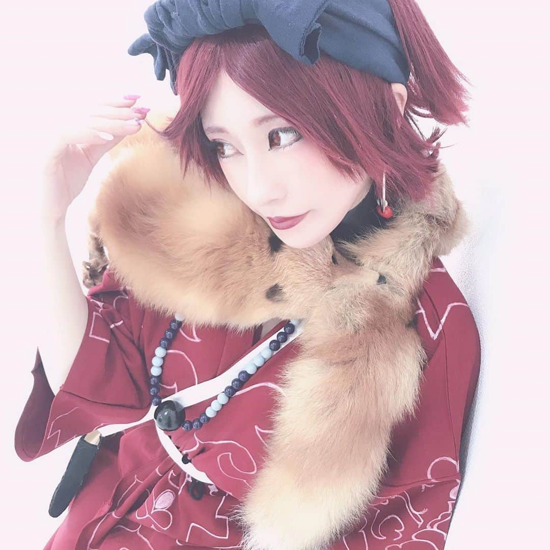 林檎蜜紀さんのインスタグラム写真 - (林檎蜜紀Instagram)「先日、雑誌 COSPLAYMODEのグラビアページ撮影してきました✨ 今月号のコスプレイモードさんに  ゴールデンカムイのインカラマッちゃん🔮🦊で載っています。  発売は8/3！コミケ持ってきてくれた方にはサイン入れますね 💜💜 コスプレ雑誌に好きな作品のグラビアで載るのとっても嬉しいです😊 ありがとうございましたっ💗  #COSPLAYMODE #ゴールデンカムイ #ゴールデンカムイコスプレ  #インカラマッ  #アイヌ文様  #コスプレヤー  #asiangirls  #北海道 #アイヌ民族  #goldenkamuy  #goldenkamui  #modelos」8月3日 13時08分 - ringo_mitsuki