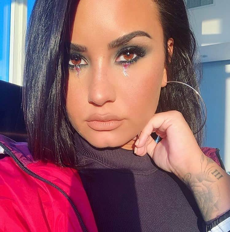 ポール・ノートンさんのインスタグラム写真 - (ポール・ノートンInstagram)「Tonight’s TGIF glam brought @ddlovato to tears... girl ur so EMO! #hair by Me @leobypaulnorton using @unite_hair and @hottoolspro w/ emotional #makeup by @rokaelbeauty #demilovato」8月3日 13時20分 - paulnortonhair