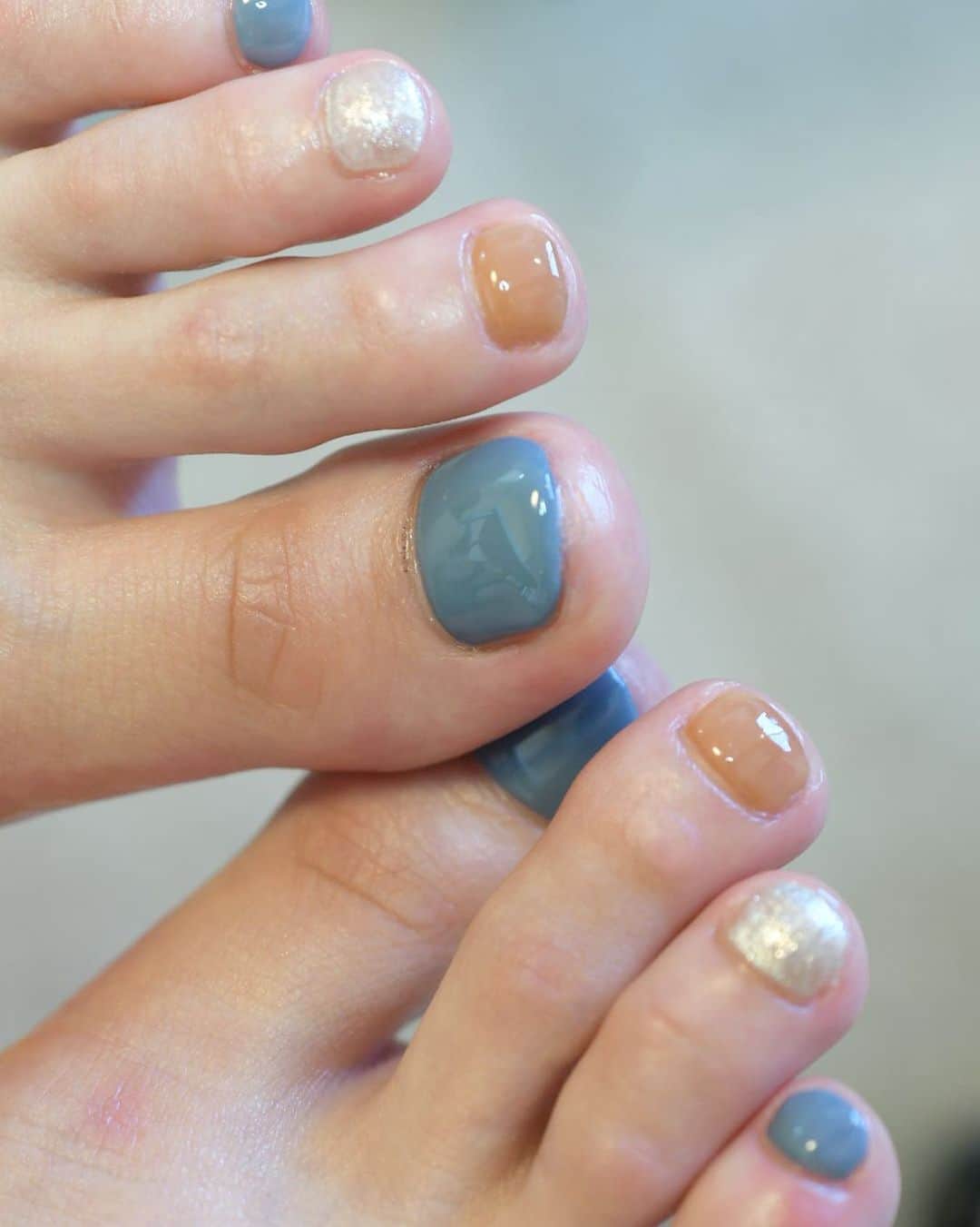 Yuka Maeda ::manicurelistのインスタグラム：「. . 大阪市北区 梅田.中崎町.駅から徒歩7分🚶‍♀️ CADENAS nail eyelash  マツエクアカウント @cadenaseyelash LINE:@ cadenas 🆔検索🙋‍♀️ tel:06-4792-8617. cadenas.nail@gmail.com. . #ネイル #ジェルアート #大人かわいい #梅田ネイル #堂山町 #大人ネイル #個性派ネイル #クリアネイル #ジェルネイル #nail #notd #ニュアンスネイル #instanail #ワンカラー #夏ネイル  #ネイルデザイン #ongels #美甲 #osaka  #ジェルデザイン #cadenas #指甲 #spring #Insatnails #fashion #シアーネイル #うる艷ネイル #トレンドネイル  #フットネイルデザイン #フットネイル」