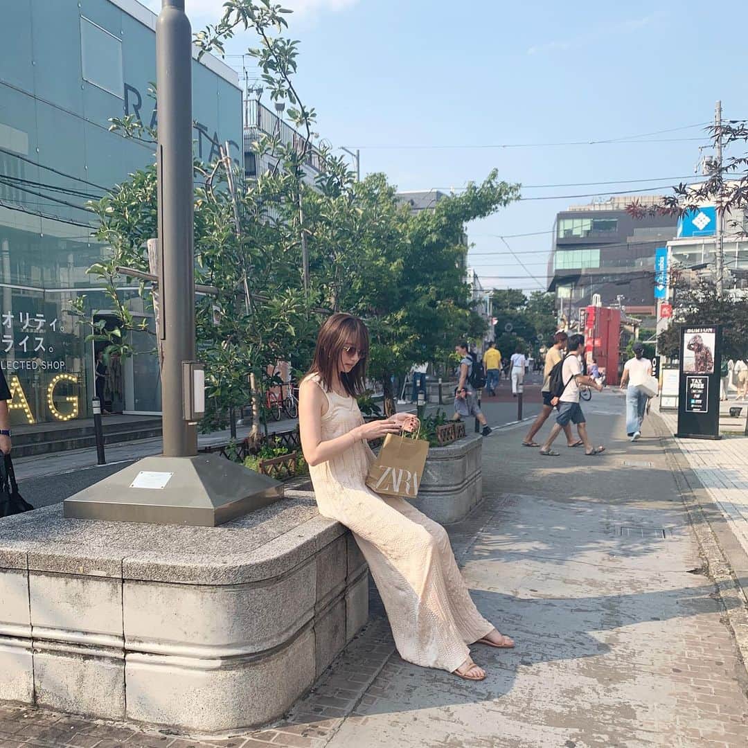 鹿沼憂妃さんのインスタグラム写真 - (鹿沼憂妃Instagram)「キャットストリート🐱♥️ 何だかひさびさに歩いたけど なんか普通の道よりめっちゃ暑く感じた😹気のせい？笑 ZARAの紙袋をもちながらZARAを着ているオンナ。#zaraラー」8月3日 13時34分 - shika_0225