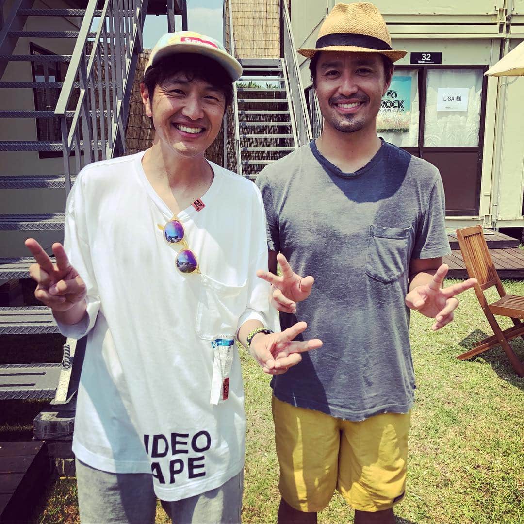 ISEKIのインスタグラム：「久しぶりの『ゆず』のお二人は本当に凄すぎた。。 色々先輩からの話も頂きました✨ まだまだ頑張ります！！ #RIJF2019 #夏フェス #ロッキンジャパン #20周年 #ゆずグレン #ゆず #悠仁くん #岩ちゃん #ゆずのライブ最高」
