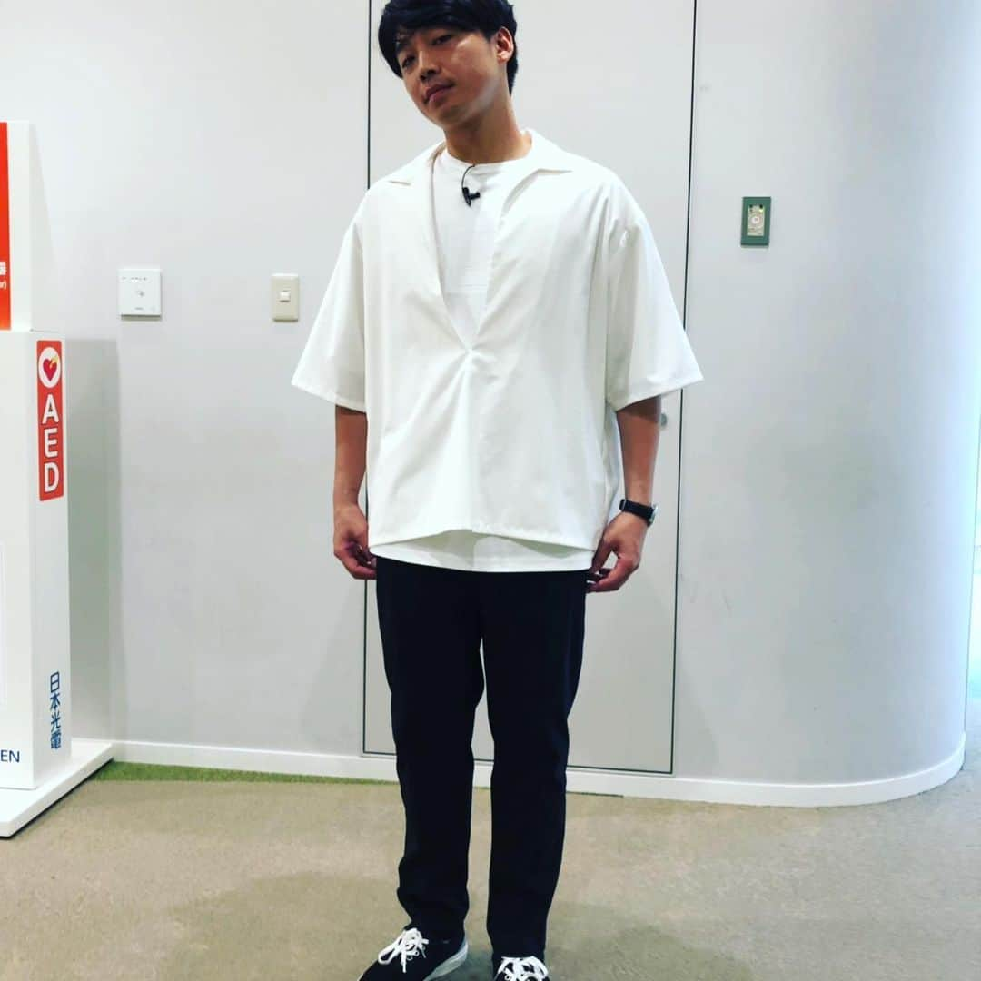 新山士彦さんのインスタグラム写真 - (新山士彦Instagram)「今日のせやねんで、午前と午後で衣装ツーパターン着ました！オシャレへの道爆走！ @HARE #ポーズわからん」8月3日 14時18分 - sayaka_no_niiyan