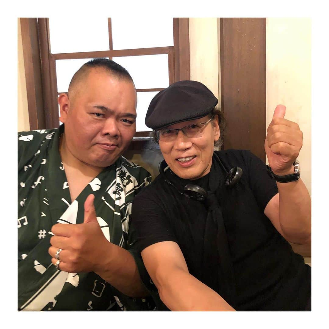 倉本康子さんのインスタグラム写真 - (倉本康子Instagram)「🌟 吉田類さん降臨！ 酒神様と餅神様！(浦風親方) 類さんにお揃いの扇風機をつけてもらったところ、DJっぽくなった。笑 #吉田類 #浦風親方 #DJ類」8月3日 14時22分 - yasuko_kuramoto_yakko