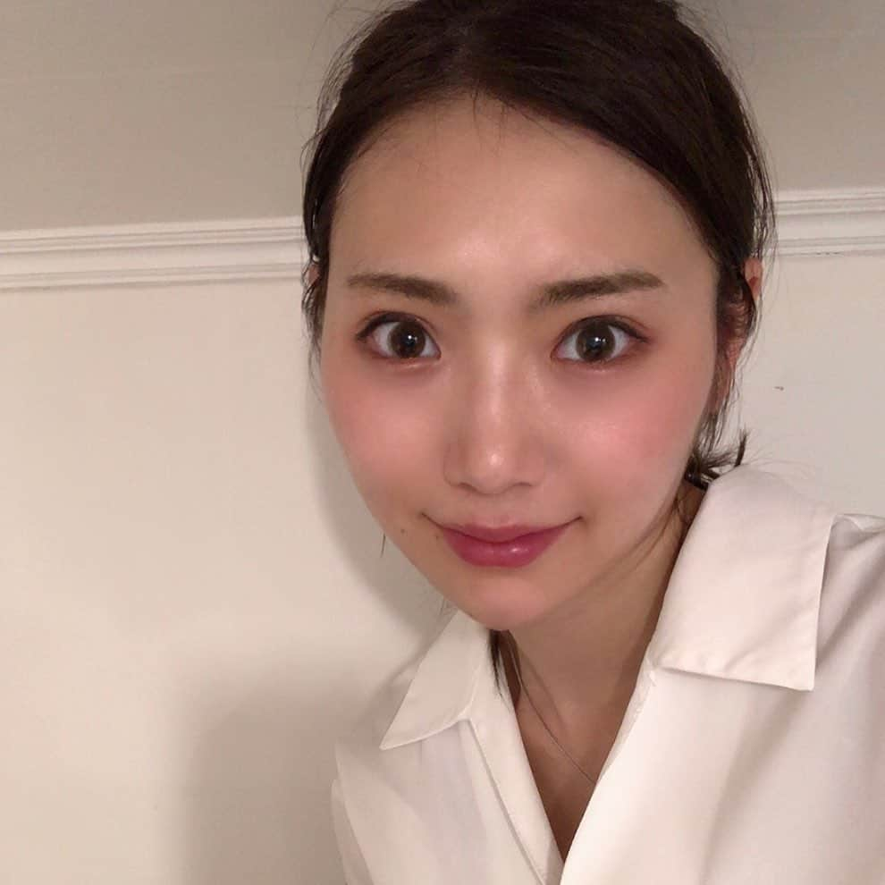 寺口智香さんのインスタグラム写真 - (寺口智香Instagram)「いろんな人が肌管理に興味持ってくれてて嬉しいなぁ☺️💕 . 女の子が綺麗に見える秘訣って いわゆる清潔感 ︎︎︎︎☑︎髪に天使の輪がある、美髪 ︎︎︎︎☑︎顔に艶がある、美肌 この2つが重要で あとは ︎︎︎︎☑︎肌が白い ︎︎︎︎☑︎歯が白い が揃うと美人🥺 . こつこつ頑張ろう☺️💕 . #肌管理 #美容 #美肌 #ニキビ治療 #韓国美容皮膚科 #韓国皮膚科 #韓国スキンケア #美白ケア  #女子力向上委員会 #igers #iger #lit #litty #좋아요꾹꾹 #좋아요꾸욱 #일상스타그램 #셀카그램 #얼스타그램」8月3日 14時31分 - chika_loves