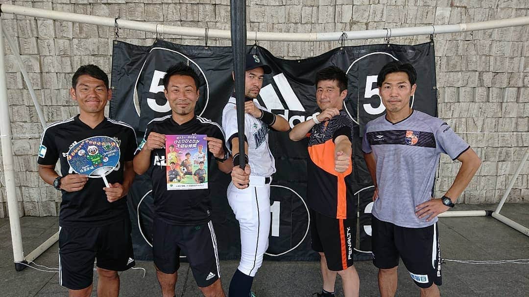 のインスタグラム：「夏休み県庁見学イベントのキックターゲットブース⚽  松本山雅FCから鐵戸さんと久保さん、AC長野パルセイロから大橋さんと旗出さんが未来の信州Jリーガーを発掘すべく⁉️活動していました❗  ゴールポストあるとキーパーやりたくなる衝動が抑えられない 笑  #松本山雅FC #AC長野パルセイロ  #信州サッカー #信州フットボール #jリーグ #jleague  #soccer #football」