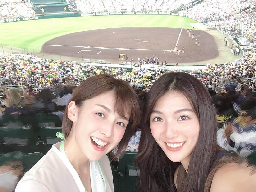 淡輪優希さんのインスタグラム写真 - (淡輪優希Instagram)「#野球観戦 も最高に熱い(暑い笑)季節になってきましたねー⚾️🍻 #球場 にいくとお仕事中の友達にもちょくちょく会えるのが嬉しい💙 この前は最近お誕生日を迎えた同い年の宮司ちゃん @manami_miyaji と会えまして🎐こういうところでちょこちょこと近況報告を(笑) . 最近はSNSで会ってなくてもなんとなく会ってるような気がしちゃうけど、やっぱり顔見て話したくなる人はいるね〜🥰 さぁ次はどこいこう！どの #スポーツ 見よう！！📣 #baseball #夏休み #野球 #甲子園 #甲子園球場 #アナウンサー #フリーアナウンサー #フジテレビ #ホリプロアナウンス室 #ホリプロ #プロ野球観戦 #caster #reporter #sportsreporter #宮司愛海」8月3日 14時37分 - yukitannowa