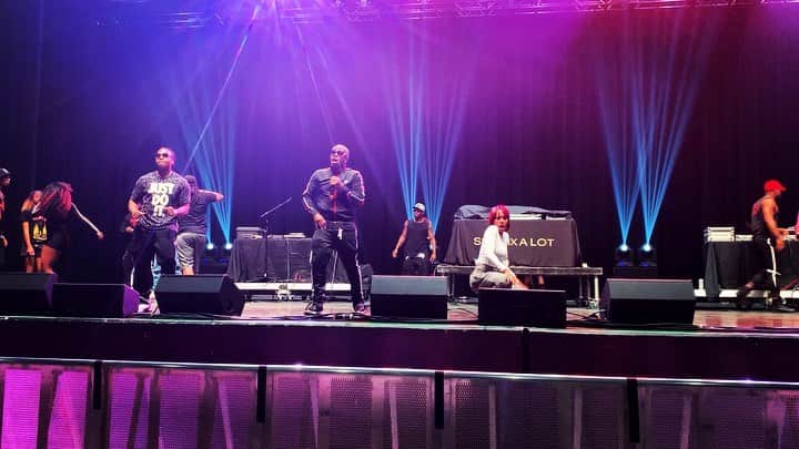 のインスタグラム：「Sound Check ... Dallas 🔥 I insist that my rap vocals LIVE🗣 sound just like my RECORD 💯 I take my fans and the show SERIOUSLY 👊🏾💯 This Song is called "Mood" and it's almost ready to join the show 👌🏿🔥🔥🔥」