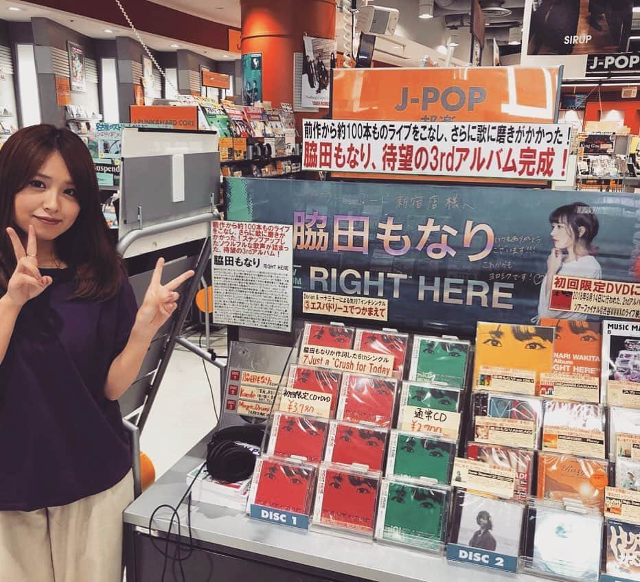 脇田もなりのインスタグラム：「タワーレコード新宿店へ行ってきましたぁ(^^)💕 毎年アルバムを大きく展開してもらえて本当に嬉しいです！！！😭 心を込めて制作しました！ 全12曲入りです🤗 コメントも残したので是非みなさん行ってみてね♪♪ #脇田もなり #3rd #album #righthere #cd #live #dvd #wwwx #japan #pops #singer #songs #music #tokyo」