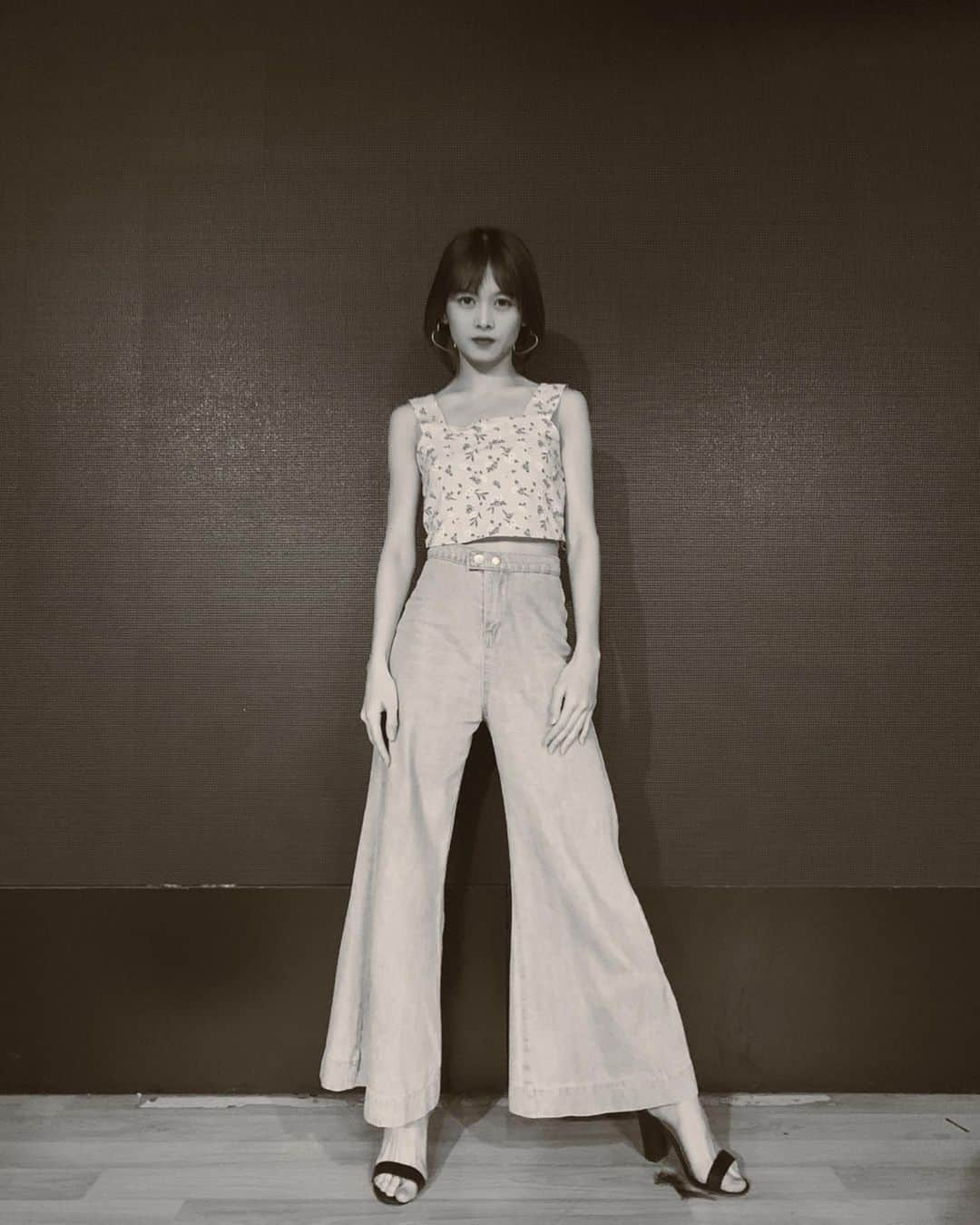 フェニ・フィトゥリヤンティさんのインスタグラム写真 - (フェニ・フィトゥリヤンティInstagram)「girls in B&W🖤 #feni #jkt48feni」8月3日 15時11分 - jkt48feni