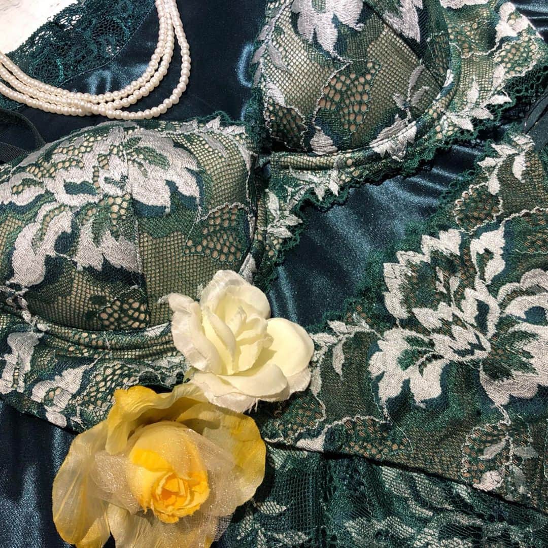 Ravijour札幌4丁目プラザ店のインスタグラム：「#onsale  大好評シリーズの新作✨ クラシックフラワー💐💕 詳しくはBLOG書きました！ TOPのURLから飛んでください✈️ #ラヴィジュール #ravijour  #ravijourstaff  #ravijourofficial  #ravijoursapporo」