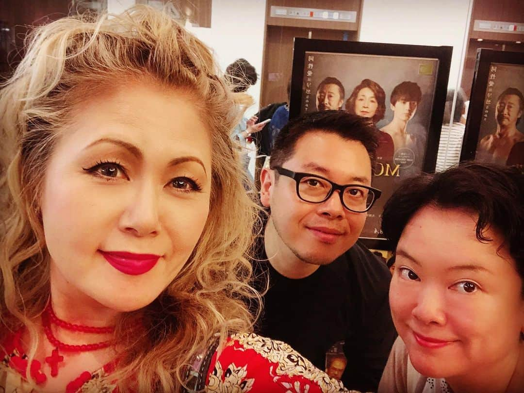 JILLさんのインスタグラム写真 - (JILLInstagram)「観てきました❣️ 三ツ矢雄二プロデュース　ＬＧＢＴ　ＴＨＥＡＴＥＲ　Ｖｏｌ．１　「ＭＯＴＨＥＲＳ　ＡＮＤ　ＳＯＮＳ　～母と息子～」 美枝子ちゃん、素晴らしい💪 花柳達真さんと七重と〜❣️ #20190803 #花柳達真 #七重 #マザーズアンドサンズ #三ツ矢雄二 #逗子サーファーズ #初海PERSONZ #WMツアー24+1無事終了 #ワンダフルメモリーズツアー#20190928六本木EXシアター #高崎芸術劇場 #高崎音楽祭20191005 #20191014有楽町ヒューリックホール  #ハートオブゴールド #原田美枝子 #左右田薫 #live+storyperformance #詳細はオフィシャルサイトpersonznet #personz  #jillpersonz @jillpersonz」8月3日 15時30分 - jillpersonz