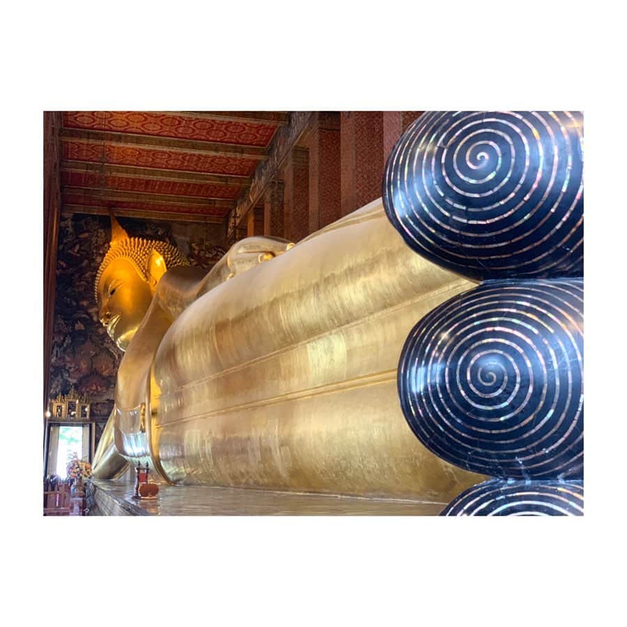 稲沢朋子さんのインスタグラム写真 - (稲沢朋子Instagram)「黄金色にテンション上がり お笑い編☺️ 皆さま良い週末をお過ごしください☀️ もうしばらく放浪記お付き合いください☺️ #Thai #trip #タイ #ワットポー #黄金色  #ワットポー」8月3日 15時52分 - ina_tomo