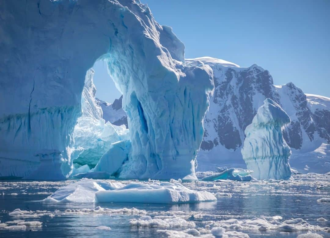 National Geographic Travelさんのインスタグラム写真 - (National Geographic TravelInstagram)「Photo by @acacia.johnson | A dramatic iceberg glows in the sun in Pleneau Bay, Antarctica. This beautiful spot off the coast of the Antarctic Peninsula is home to a constantly changing gallery of grounded icebergs that get stuck in the shallow waters. Follow me at @acacia.johnson for more adventures from the Polar Regions and beyond. #iceberg #antarctica #polar」8月3日 16時03分 - natgeotravel