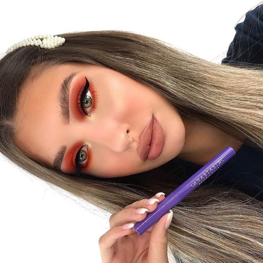 Anastasia Beverly Hillsさんのインスタグラム写真 - (Anastasia Beverly HillsInstagram)「Winged liner can be so satisfying @gloschi  Using our NEW Liquid Liner ✔️ ✨Launch Details ✨✨ 8-6 on ABH.com • 8-15 online & in store all US retailers •8-16 all international retailers and online」8月3日 16時24分 - anastasiabeverlyhills