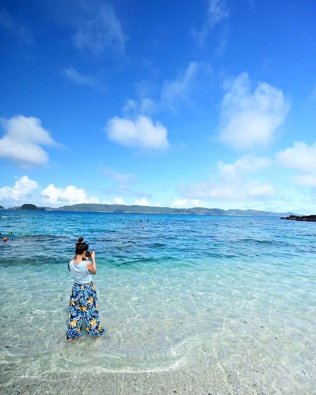 小林希さんのインスタグラム写真 - (小林希Instagram)「オンラインサロンの仲間がアテンドしてくれるというので、慶良間諸島の座間味島へ。 といっても、本人は事情があり、来られなくなったのですが、何人かで来ています！ まさに、慶良間ブルー！の美しい古座間味ビーチをたゆたいました。  #travel#旅#国内旅行#小林希#旅行#旅好きな人と繋がりたい #旅行 #japan #島#島旅#離島#慶良間諸島#座間味島#zamami #kerama#ひるねこ隊#islands」8月3日 16時26分 - nozokoneko