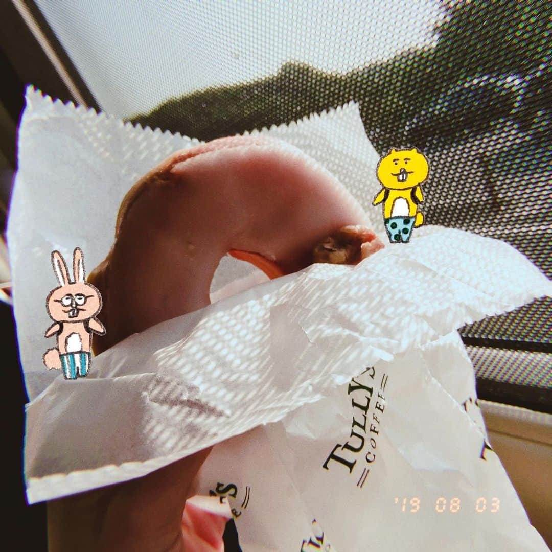 Nao☆ さんのインスタグラム写真 - (Nao☆ Instagram)「ぽんちゃが私の為にドーナツ買って来てくれた🥺🍩💕 優しさに涙ちょちょぎれちゃう😭❤️✨ あとで頭ぽんぽんしてあげよう💕 ぽんちゃありがとう🥺💕💕💕 #ぽんちゃ愛してるよぽんちゃ #ぽんちゃとのドーナツ記念日」8月3日 16時42分 - nao_ngc